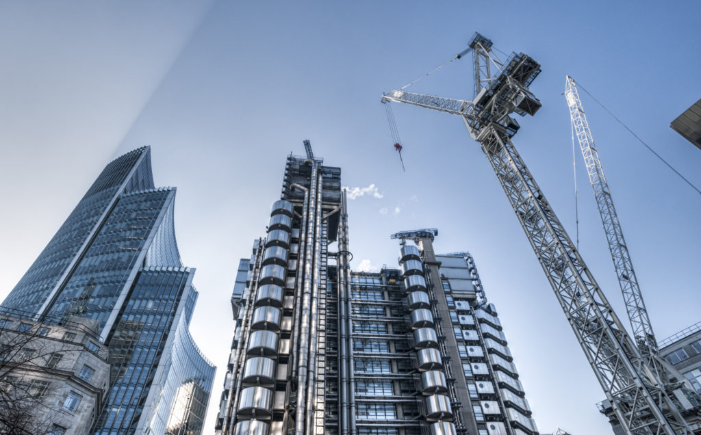 Tour de Londre en travaux avec grue responsabilité décennale des constructeurs